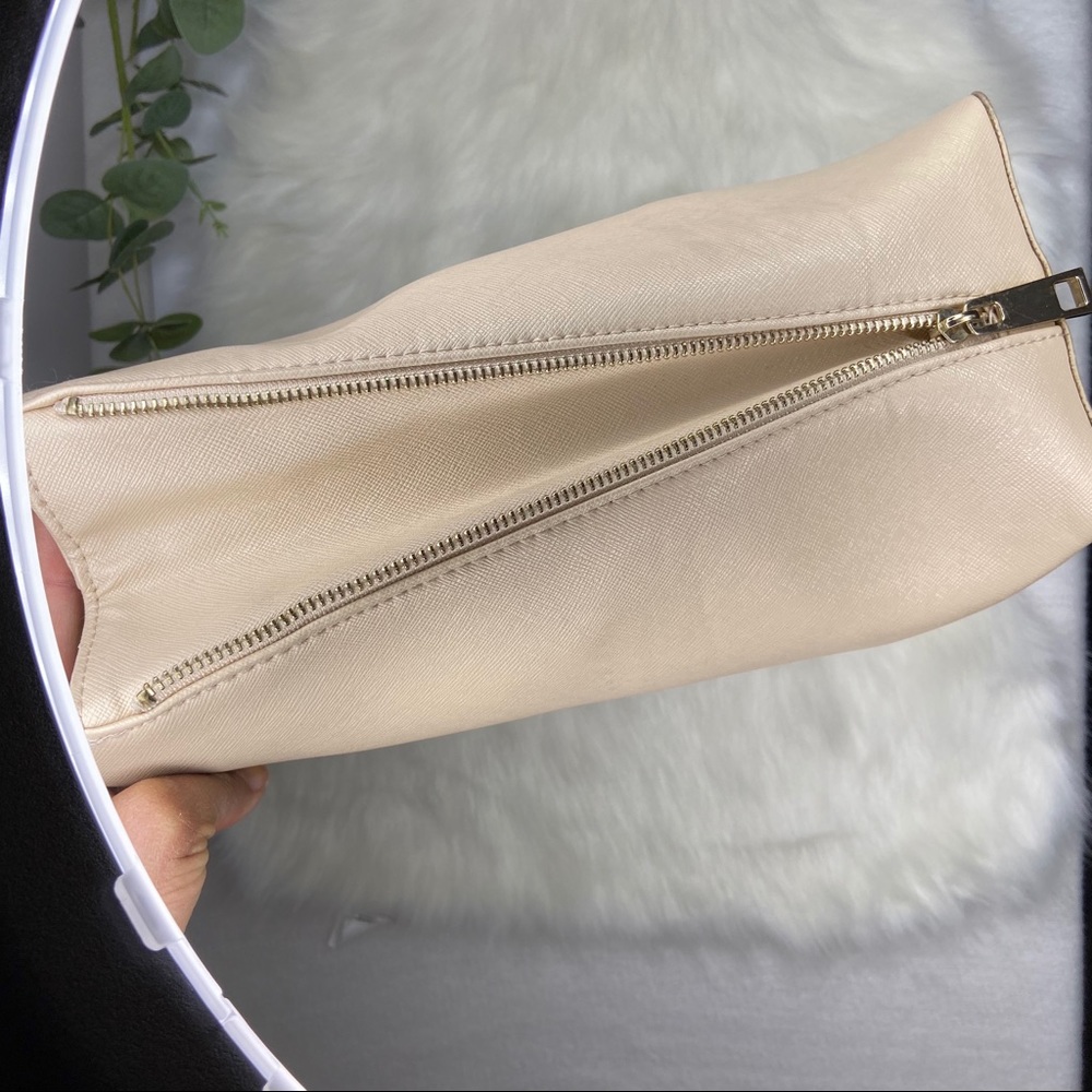 Tan Tote - Picture 5 of 7